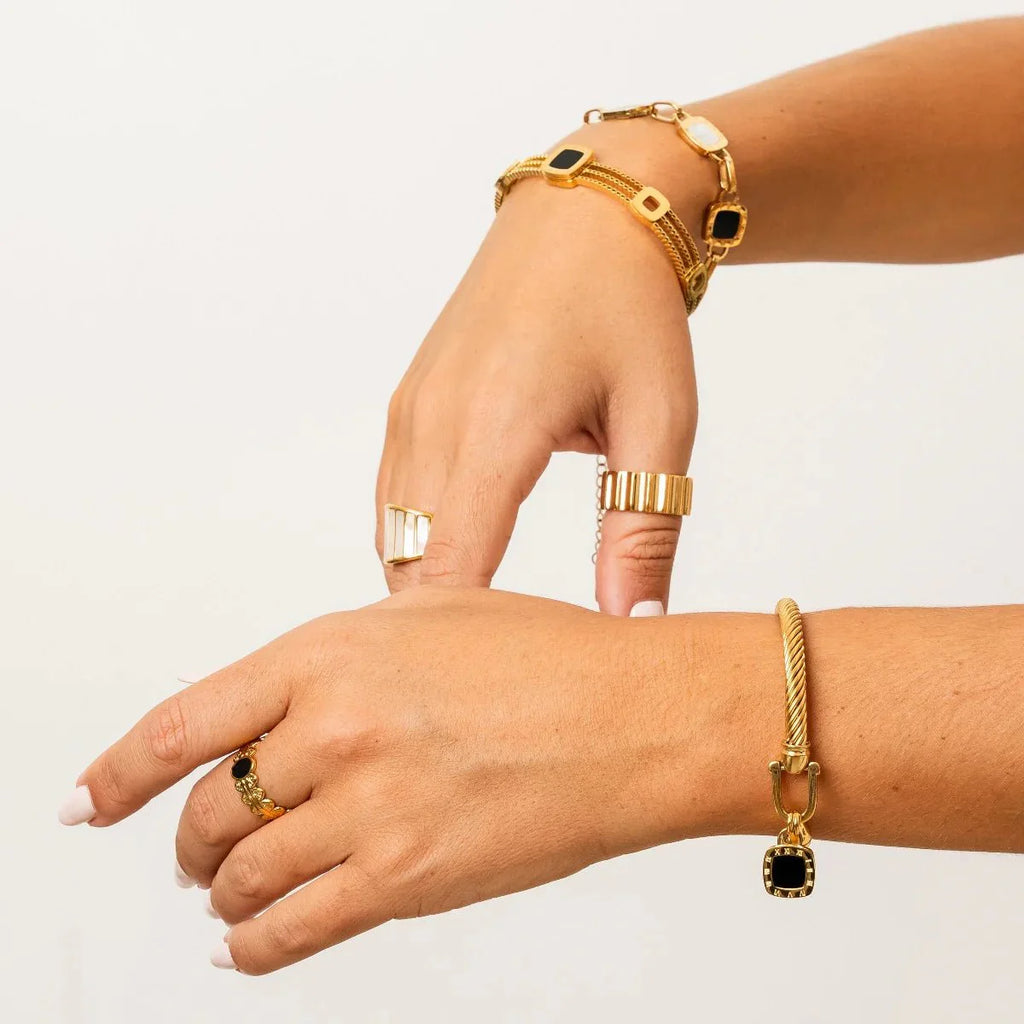 Square Onyx Pendant Bracelet | 18K Gold
