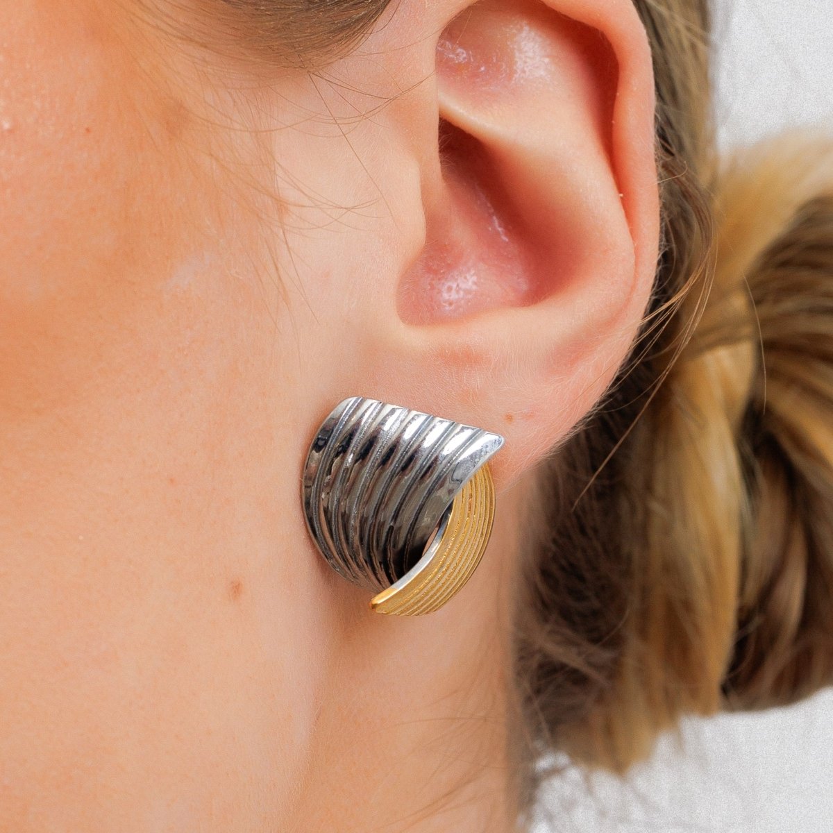 Wave Motion Earring | 18K Gold & Silver