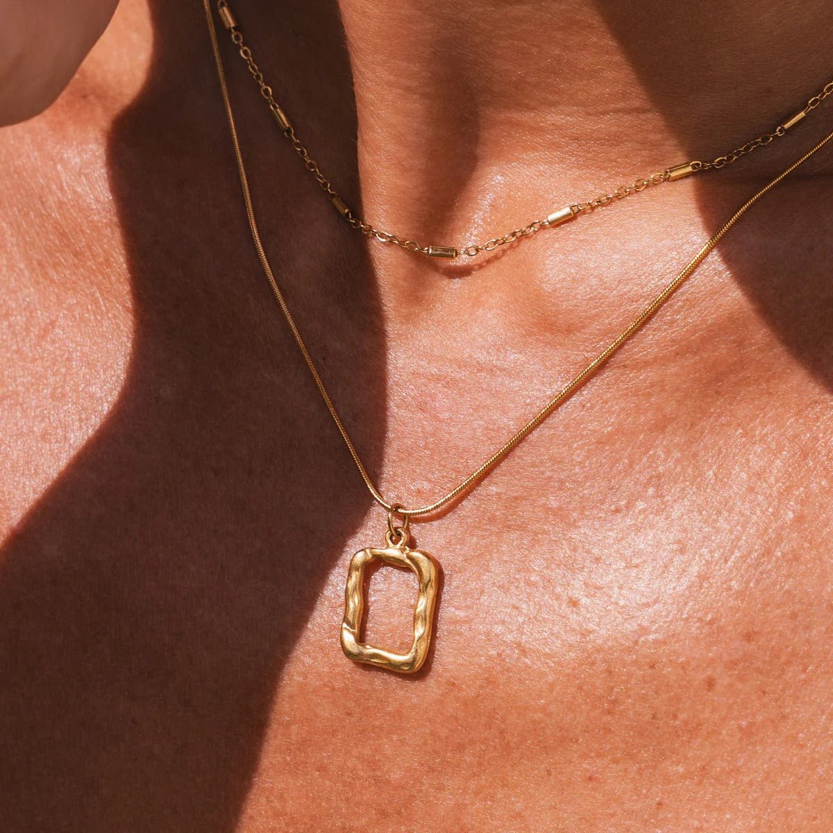 Mix de Colares Pingente Abstrato Banhado em Ouro 18K