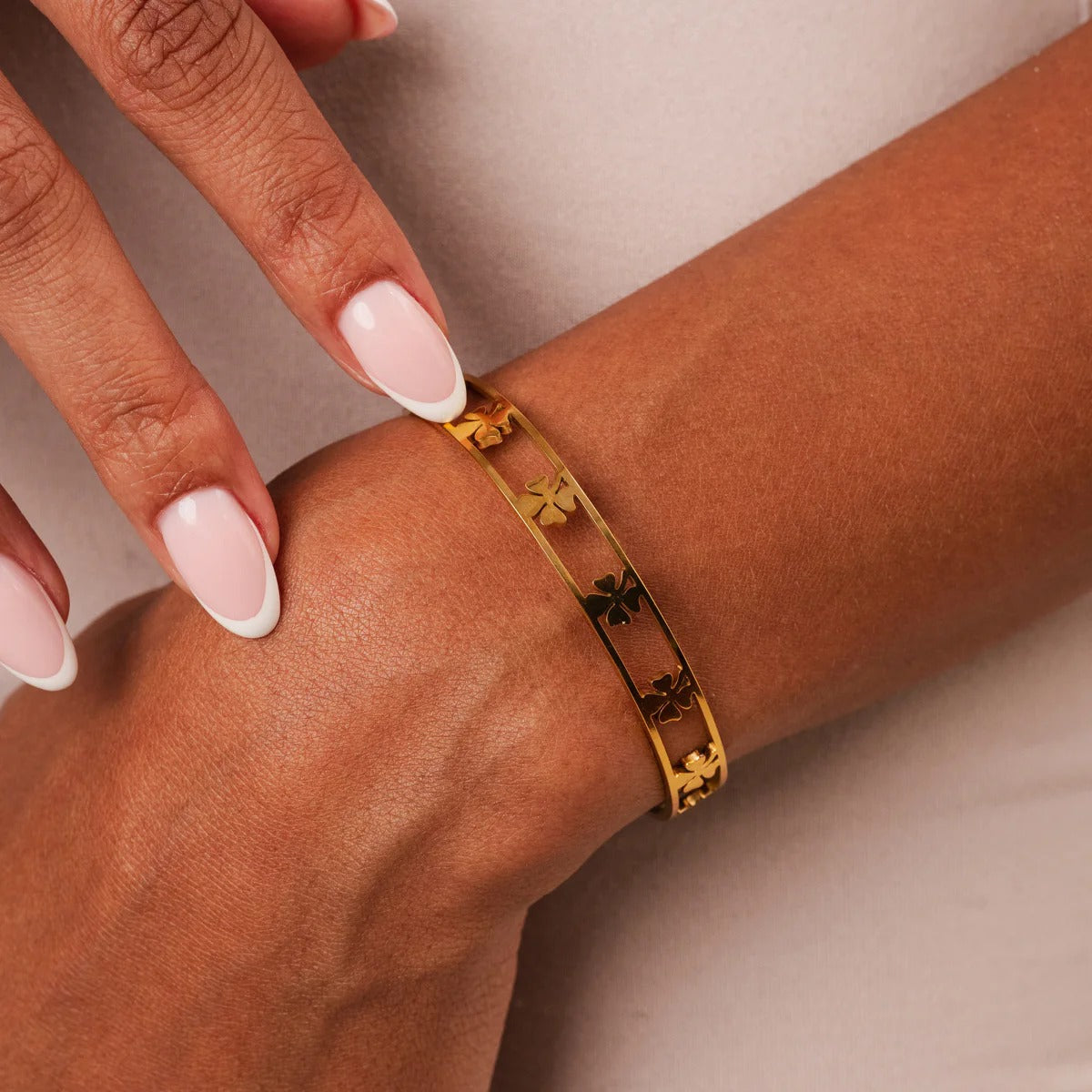 Open Clover Bangle | 18K Gold
